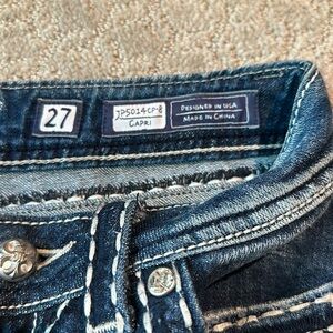 Miss Me Capri jeans in great condition.  Bling intact 💎